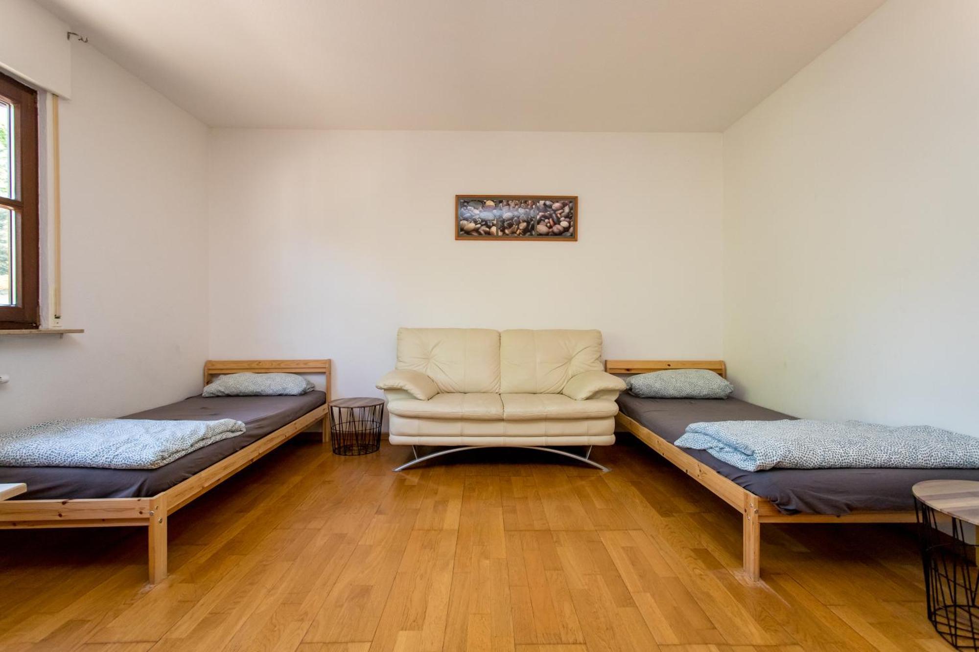 Ferienwohnung Mit 123Qm Fuer 8 Personen Mit Sehr Grossem Garten, Einfache Innen-Ausstattung Leipzig Ngoại thất bức ảnh